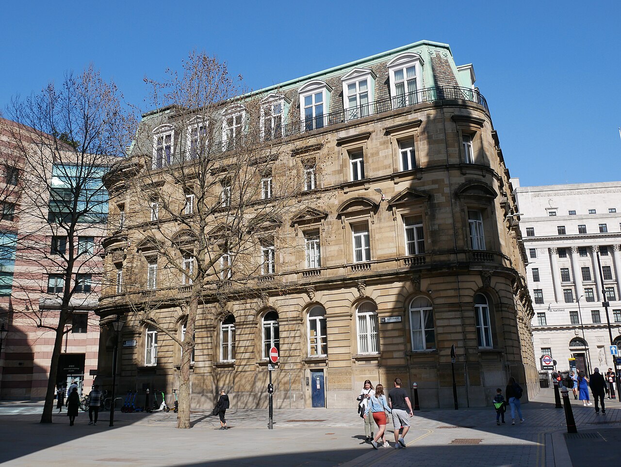 Read more about the article Where to Find fentanyl in Victoria Street in City of London, City of London
