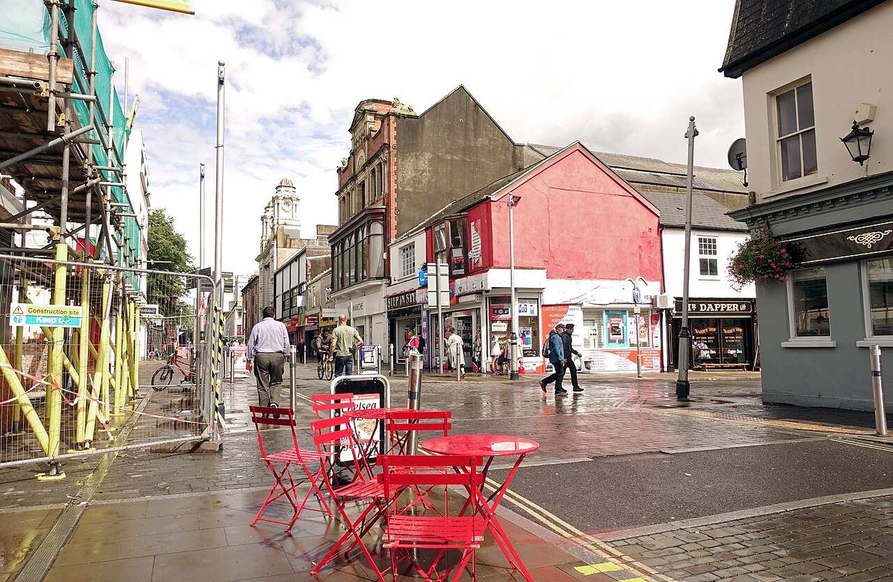 Read more about the article Best Places to Buy fentanyl in Oxford Street Swansea in City Centre, Swansea: Authorized & Trusted Dealers